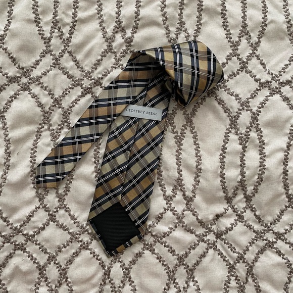 Geoffrey Beene Neck Tie - Picture 3 of 4